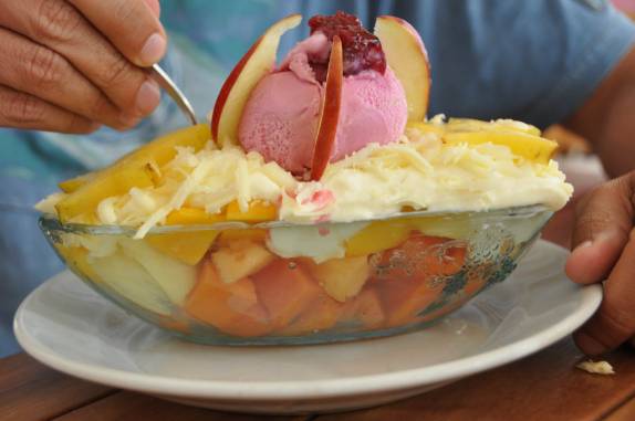 Deliciosa salada de frutas em Villa de Leyva, na Colômbia